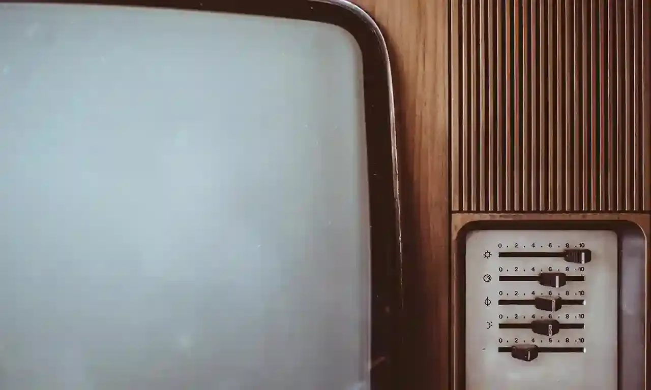 Oude televisie: geluid en beeld horen gelijk te lopen