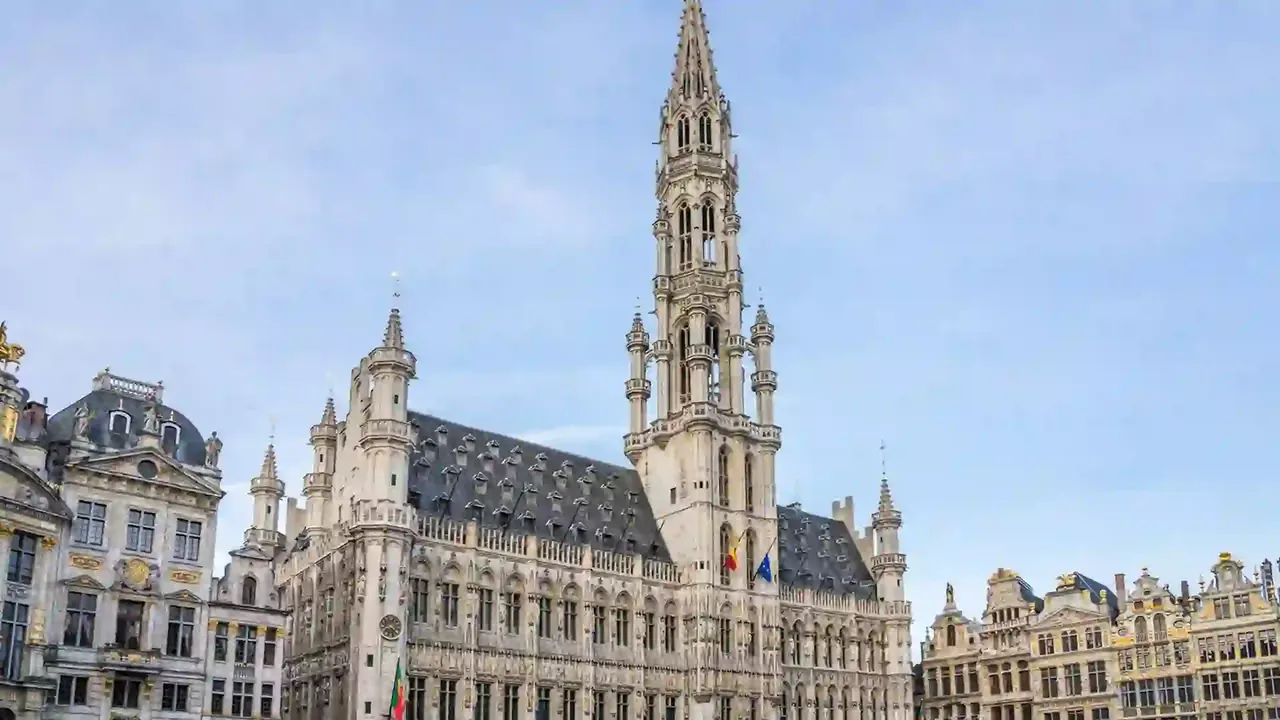 Het gotische stadhuis aan de Grote Markt in Brussel