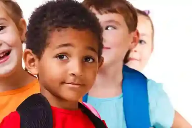 Lachende schoolkinderen