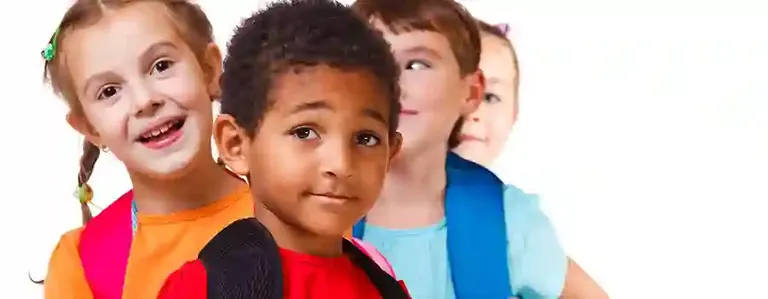 Lachende schoolkinderen